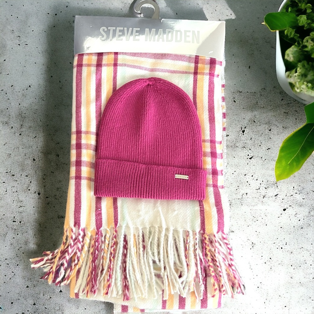 NWT Steve Madden plaid scarf & beanie hat set purple